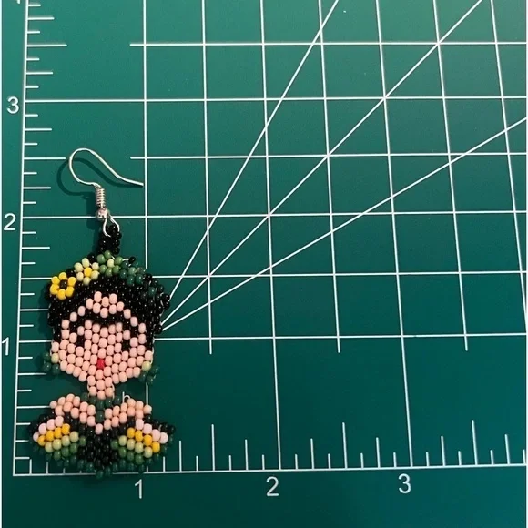 Frida Kahlo artisan beaded earrings - Picture 3 of 3